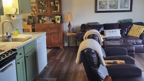 A compact living space with a kitchen, dining area, and seating area. - Lakeside, fishing, Cozy 2/2 - 5 minutes from Branson attractions and Table Rock (Branson)
