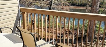 Lakeside, fishing, Cozy 2/2 - 5 minutes from Branson attractions and Table Rock