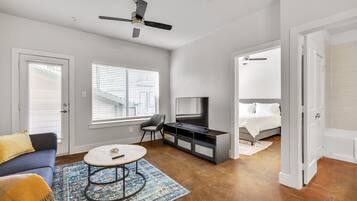 2 bedrooms, desk, WiFi, bed sheets