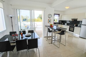 Dining - Villa Daisy - Flouressia Villas (Protaras)