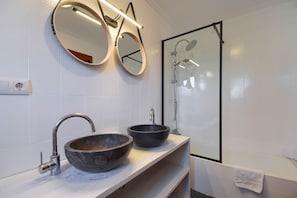 Combined shower/tub, towels - Beautiful and romantic villa in Javea, Costa Blanca, Spain  with private pool for 8 persons (Javea)