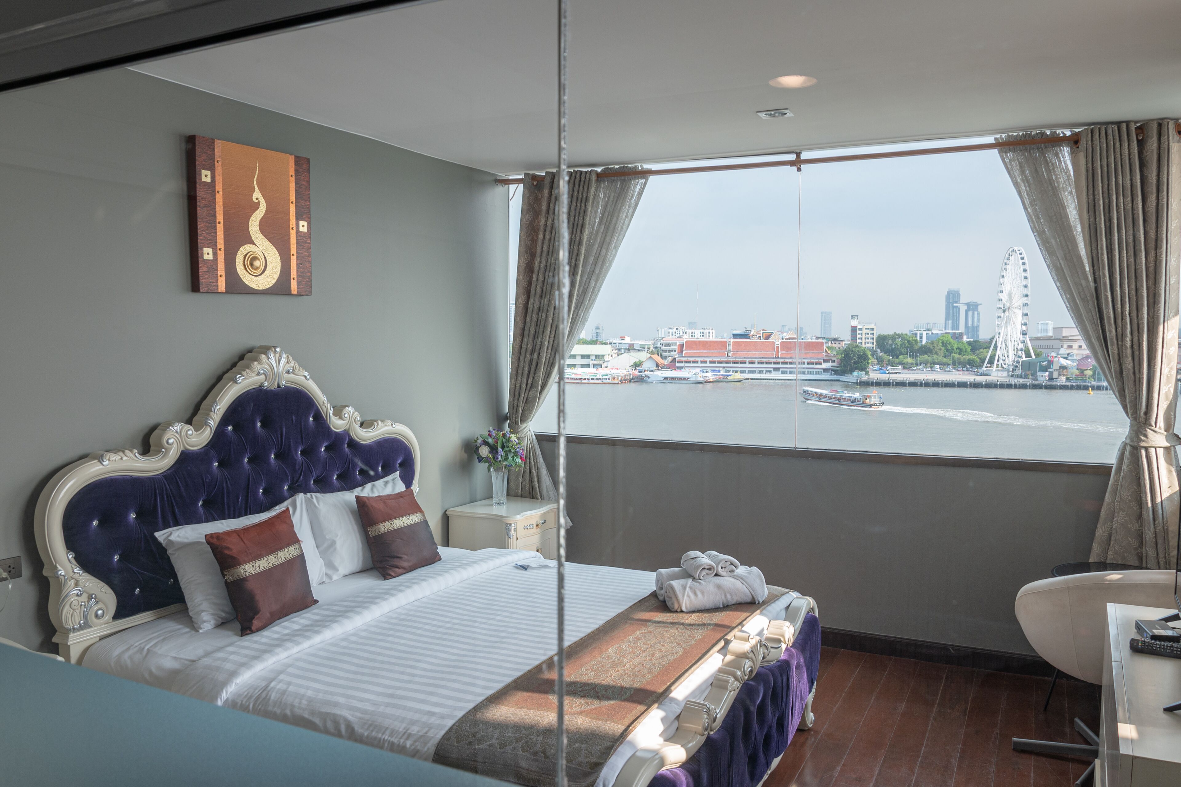 Grand Deluxe Room - River View | Desk, free WiFi, bed sheets