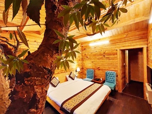 Living area - Treehouse Resort (Dhari)