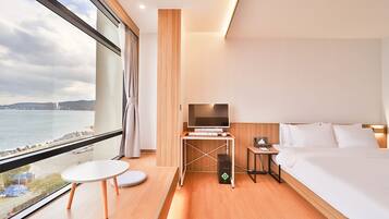 Ropa de cama de alta calidad y escritorio