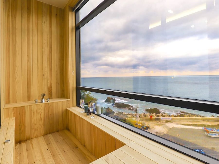 Royal tweepersoonskamer | Luxe beddengoed, een bureau, een laptopwerkplek, gratis wifi