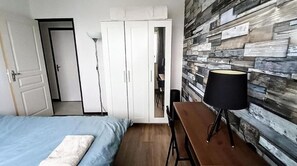 2 bedrooms, desk, travel crib, free WiFi