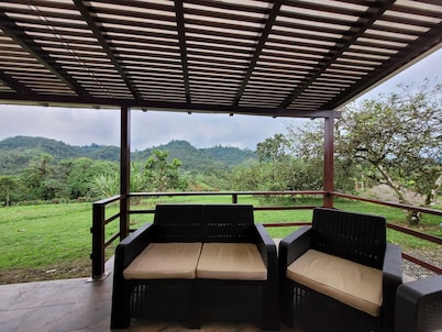Beautiful vacation home 20 minutes from the center of Santo Domingo de los Tsachilas