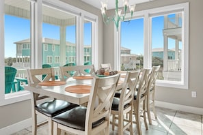 Dining - Group Hug ~ Outdoor Pool, Deeded Beach Access + $400 FREE Activities Daily ~ Zoo/Parasailing + More (Gulf Shores)