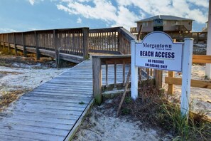 Property grounds - Group Hug ~ Outdoor Pool, Deeded Beach Access + $400 FREE Activities Daily ~ Zoo/Parasailing + More (Gulf Shores)