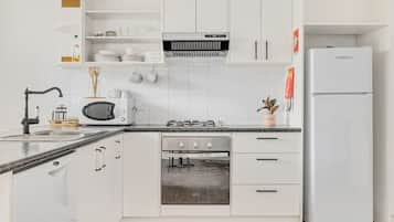Basic Suite | Private kitchen | Mini-fridge, microwave, electric kettle, toaster