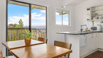 Basic Suite | In-room dining