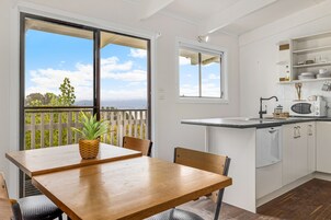 Basic Suite | In-room dining