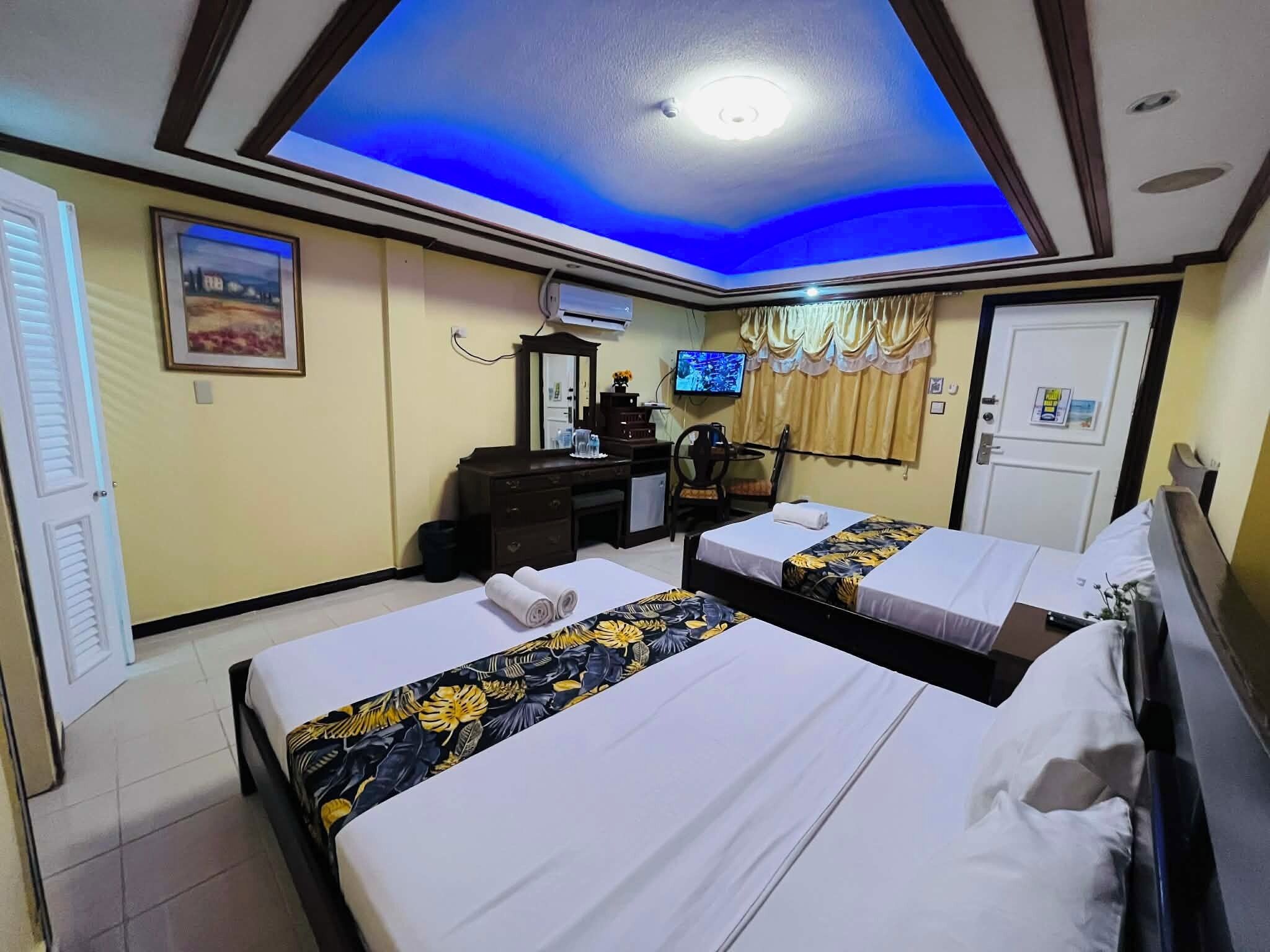 Family Room, 2 Double Beds, Poolside