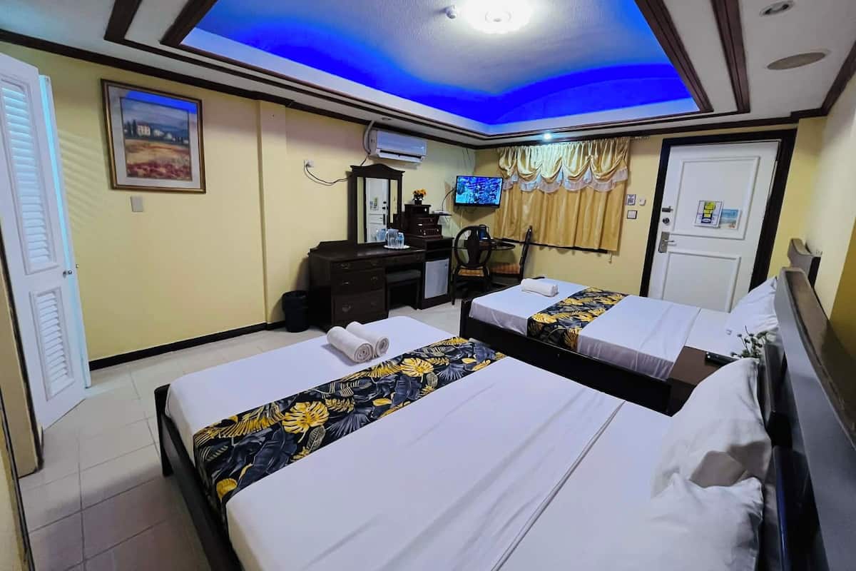 Family Room, 2 Double Beds, Poolside