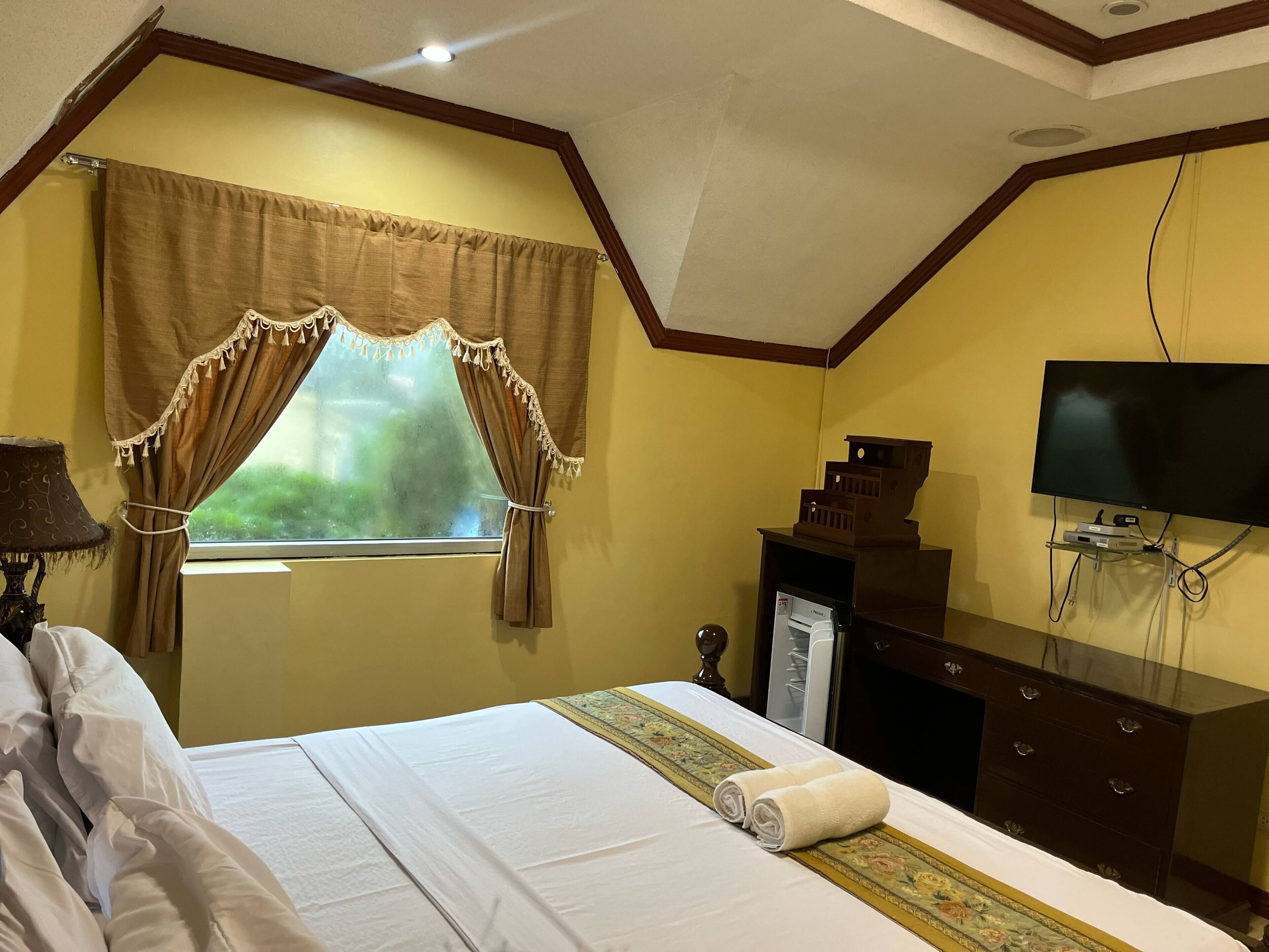 Deluxe Suite, 1 King Bed with Sofa bed, Terrace