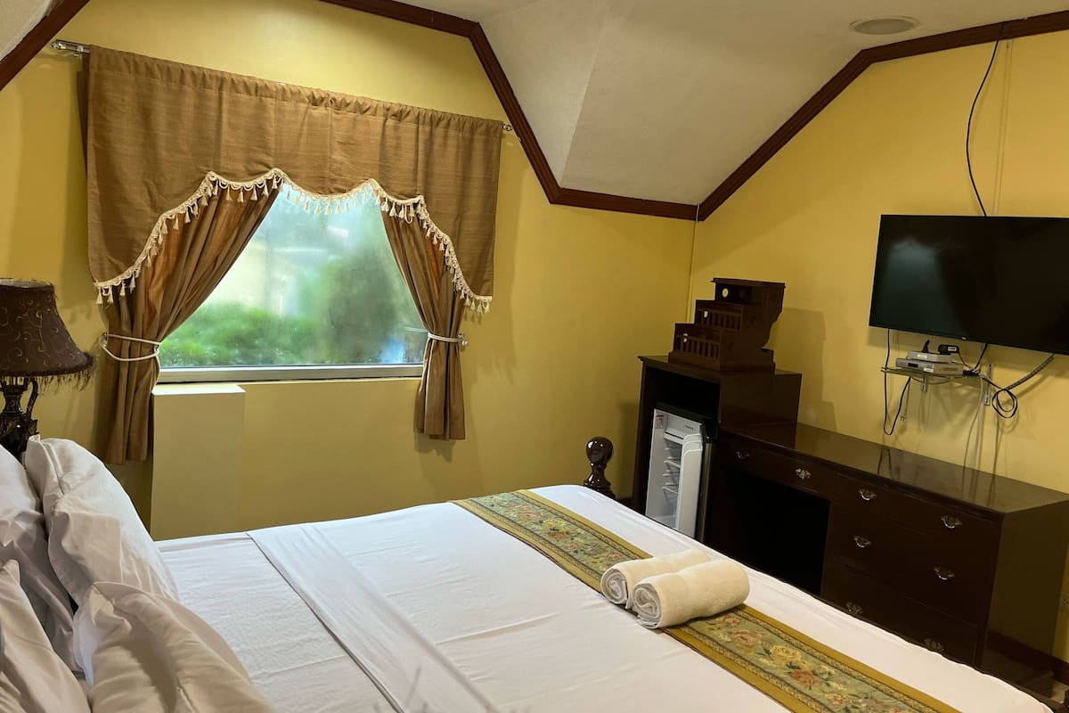 Deluxe Suite, 1 King Bed with Sofa bed, Terrace