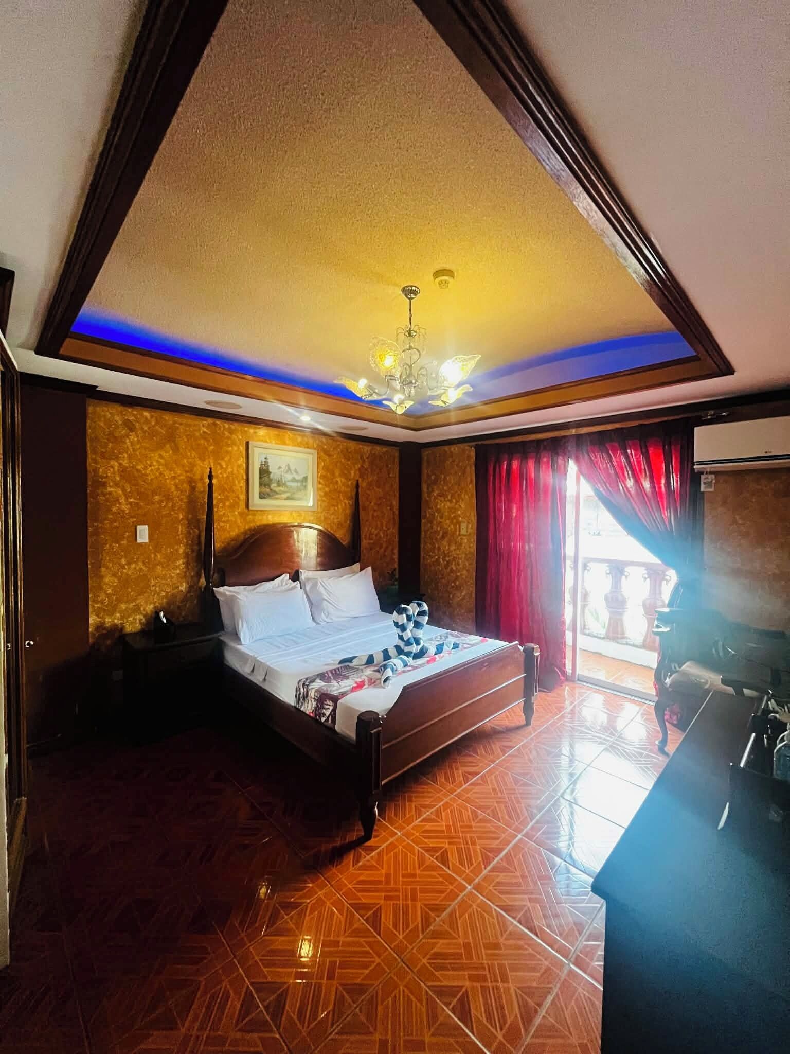 Superior Room, 1 King Bed, Balcony