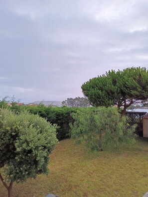 Property grounds - APARTMENT1st floor of 1 casa.Total/independente.Jardim.Praia 10 min. (A dos Cunhados)