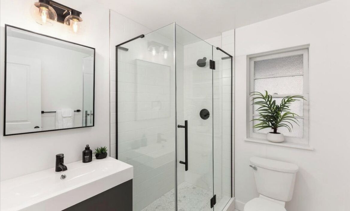 Shower, hair dryer, towels, shampoo