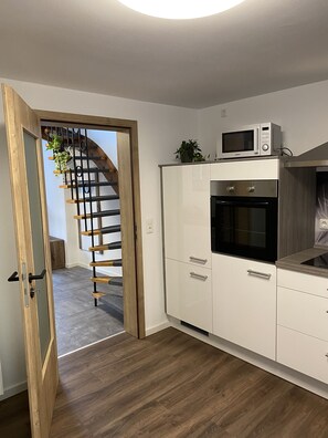 Fridge, microwave, oven, stovetop - Cozy vacation home, great cycle paths and hiking trails nearby (Birstein)