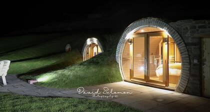 Badgers View - a hobbit hut that sleeps 6 guests in 3 bedrooms