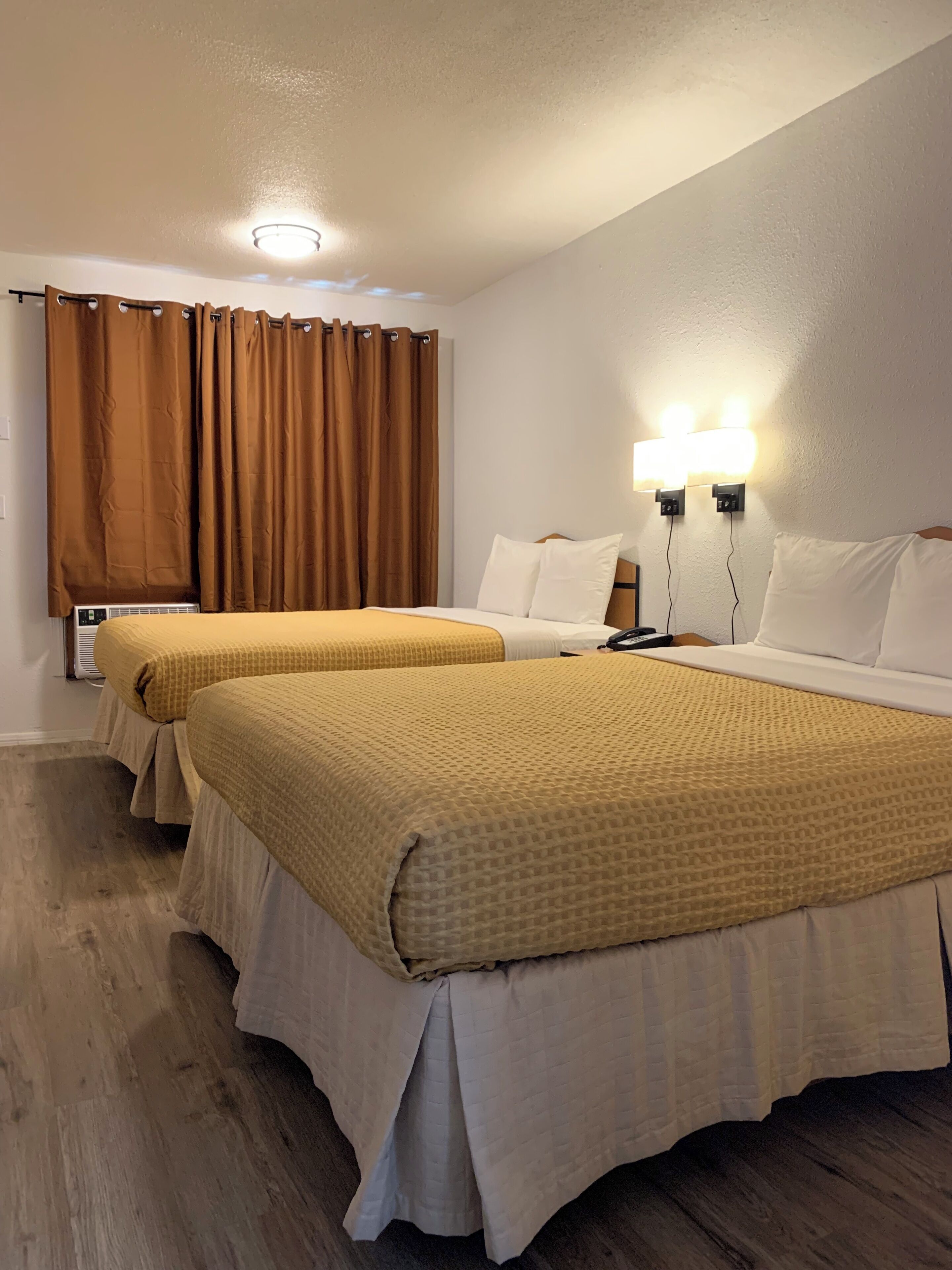 Kamar Standar | Meja kerja, setrika/meja setrika, Wi-Fi gratis, dan seprai linen