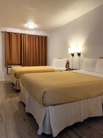 标准房 | 办公桌、熨斗/熨板、免费 WiFi、床单