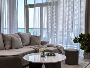 TV - Fantastic flat in TiaraResidence (Dubai)