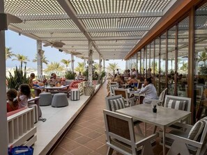 Outdoor dining - Fantastic flat in TiaraResidence (Dubai)