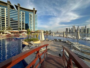 Property grounds - Sunset view apartment in Oceana (Dubai)