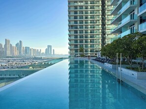 Pool - Glamorous 3BR with Marina view (Dubai)