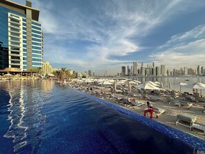 Pool - Renovated Marina view apartment in Oceana (Dubai)