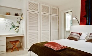 3 soverom, skrivebord, strykejern/-brett og wi-fi (inkludert)