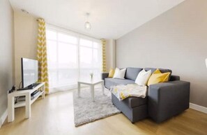 Living area - Apollo Apartments, Bristol (Bristol)