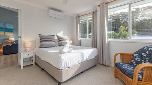 3 bedrooms, iron/ironing board, internet, bed sheets