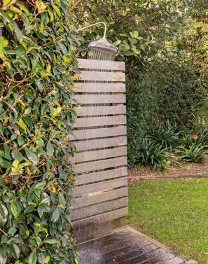 Property grounds - 4 Harrow Drive (Boomerang Beach)