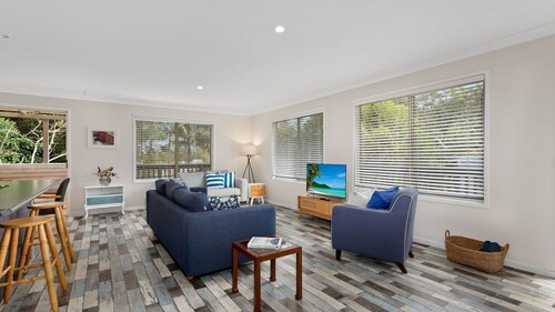 Marine Villa @ Smiths Lake