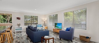 Marine Villa @ Smiths Lake