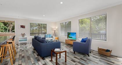 Marine Villa @ Smiths Lake