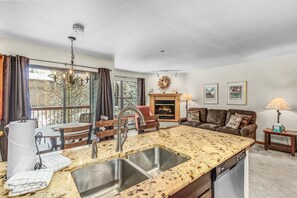 Télévision, cheminée