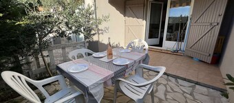 Studio with Pool and Parking 500m from the Beach