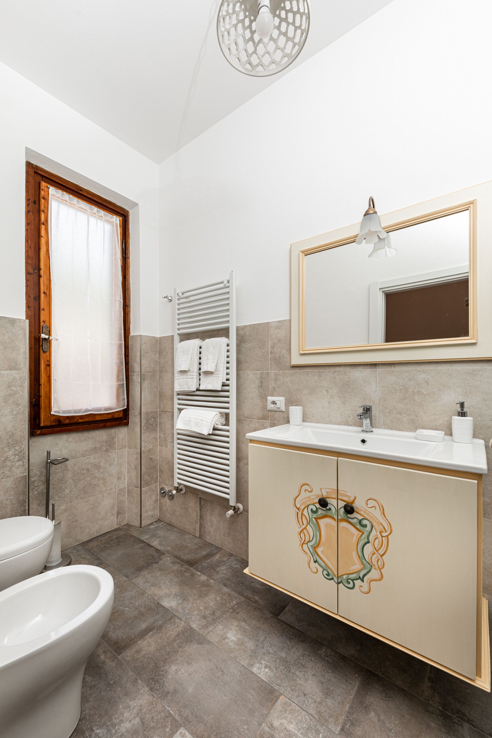 Dusche, Haartrockner, Bidet, Handtücher