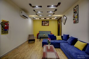 32-inch LED TV with digital channels, TV - Lime Tree Hotel Greater Kailash (New Delhi)