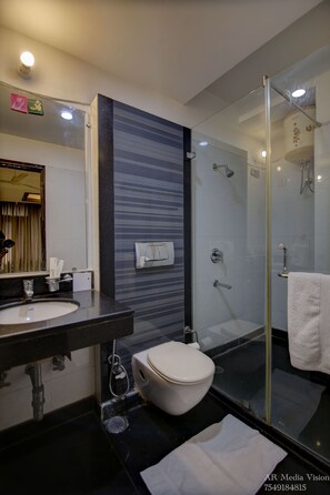 Deluxe Room | Bilik Mandi | Kelengkapan dandanan diri percuma, pengering rambut, jubah mandi 