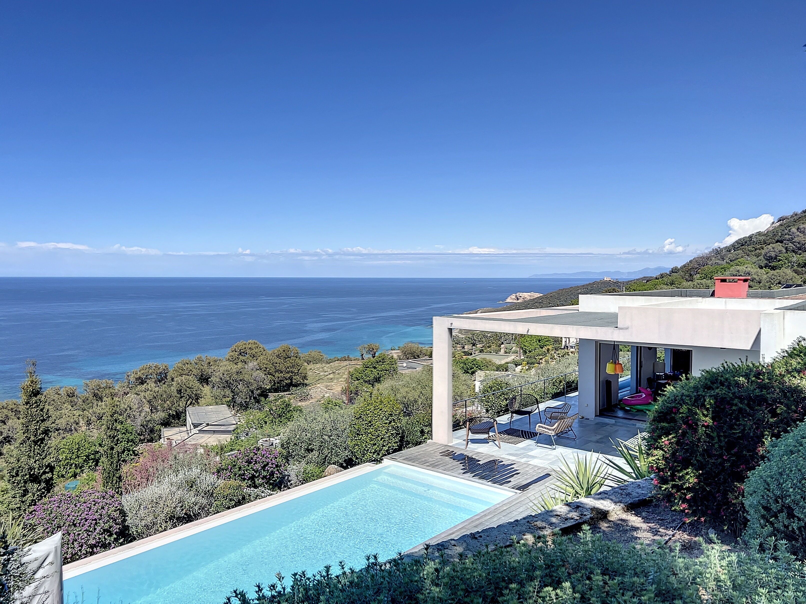 Piscina all'aperto, una piscina riscaldata