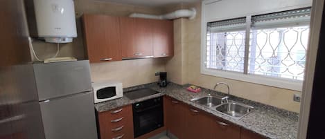 Coffee/tea maker, fridge, microwave, oven