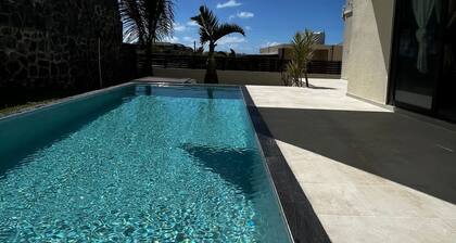 SAHARA VILLAS - New villa with swimming pool. 5 mins from beaches, restaurants, bars