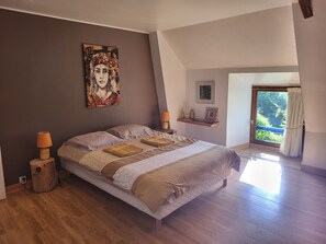 3 slaapkamers, reisbedje, wifi, beddengoed
