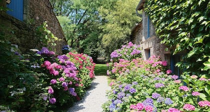 La longere est le point de départ idéal vers la foret de Broceliande.