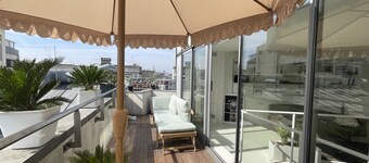 Brutalist, artsy, large terraces, 170 m2, parking, view, AC